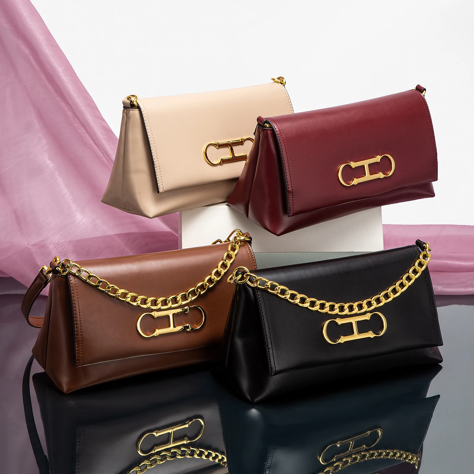 Pure Simple Classic Retro Squa - Women Bags Coach recension och pris